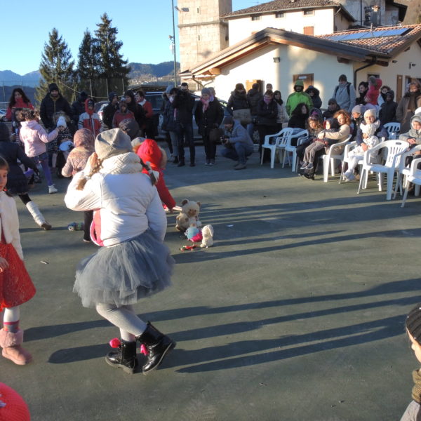 Teatro Danza ai mercatini di Natale di Cornalba